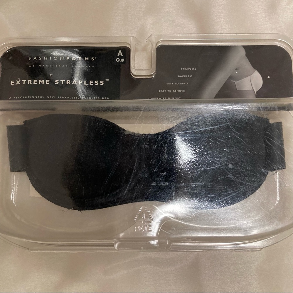 NWT Fashionforms Extreme Strapless Bra.
Black. Size A cup.